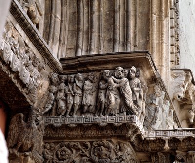Judas kys, portalens frise af Romanesque