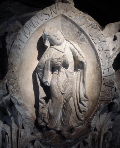 Toner af gregoriansk sang: anden tone, korets hovedstad (skulptur af Romanesque