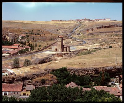 Udsigt over kirke, grundlagt af ridderne af tempelordenen af Romanesque
