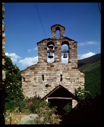 Udsigt over kirken (fotografi) af Romanesque