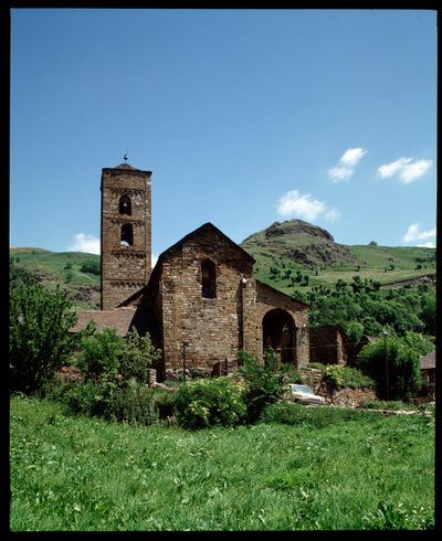 Udsigt over kirken (fotografi) af Romanesque