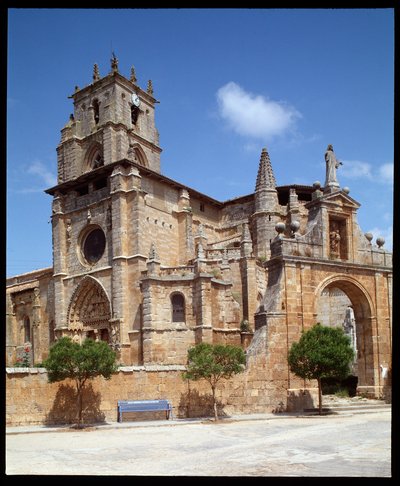 Udsigt over kirken Santa Maria la Real a Sasamon af Romanesque