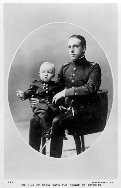 Kongen af Spanien med prinsen af Asturien, c1908-c1909. af Rotary Photo