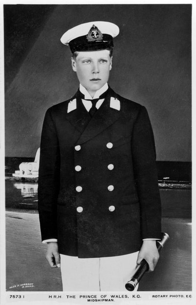 Prinsen af Wales i uniform af en midtskibsmand, 1910. af Rotary Photo