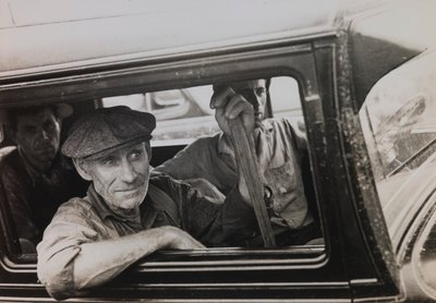 Uden titel (Mænd i lastbil) af Russell Lee