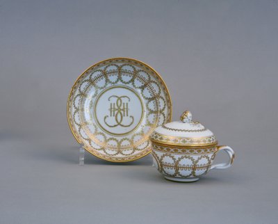 Kop og underkop med monogram af Catherine II Imperial Porcelænsfabrik, 1770-1780