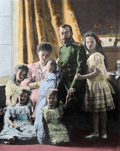 Familieportræt af zar Nicholas II (1868-1918) af Rusland - Fotografering omkring 1904-1905 af Russian Photographer
