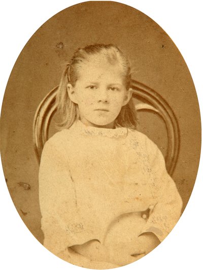 Portræt Lyubov F. Dostojevskaja (1869-1926), datter af forfatteren Fjodor Mikhailovitj Dostojevskij (Fedor, Fiodor Dostojevski, Dostojevskij, Dostojevskij) (1821-1881). Albumin foto af Russian Photographer