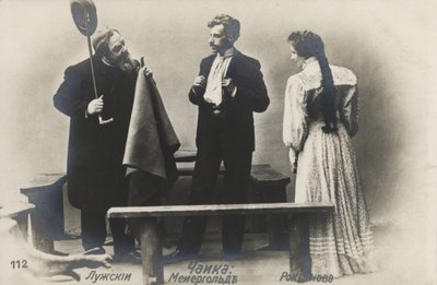 Den russiske skuespiller Vsevolod Meyerhold (i midten) i rollen som Treplev i Moskvas kunstteatres produktion af Anton Tjekhovs Mågen, 1898 af Russian Photographer