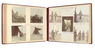 Den russiske kejserfamilie, side fra et fotoalbum, ca. 1897-99 (s/h foto) (se også 487673-80) af Russian Photographer