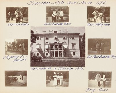 Den russiske kejserfamilie, side fra et fotoalbum, ca. 1897-99 (s/h foto) (se også 487673-80) af Russian Photographer