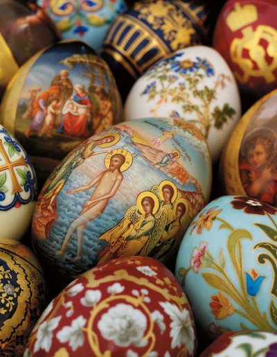 A collection of painted porcelain easter eggs by the Imperial Porcelain Factory, c. 1850-1870dani af Russian School