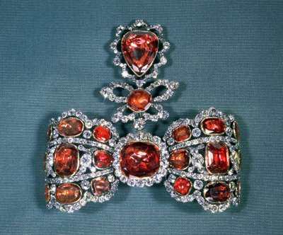 Sløjfebroche prydet med brillantslebne diamanter og spineller, af Pfisterer, 1764 (guld, sølv, diamanter og spineller) af Russian School
