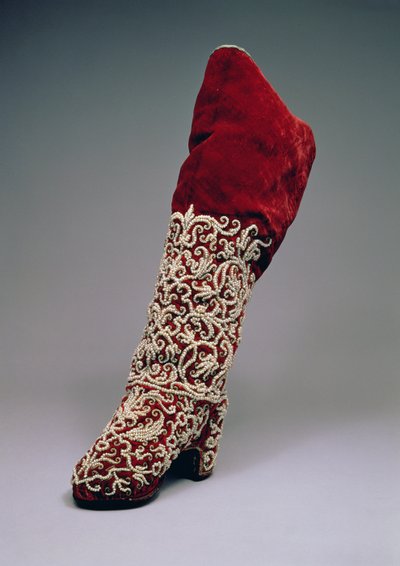 Damestøvle, 1650-1700 (læder og fløjl med perler) af Russian School