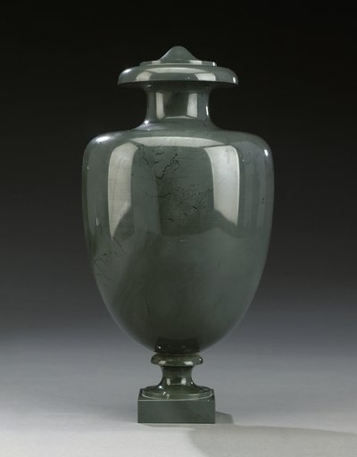 En af et par Kalkan vaser, Peterhof, ca. 1800 af Russian School
