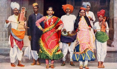 Nautch dansende piger med ledsagende musikere, Indien, 1922. af SR Norton