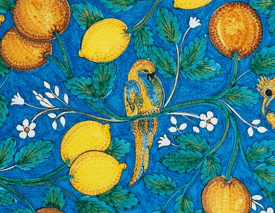 Citrusfrugter, blomster og fugle på blå baggrund, dekorativ detalje fra bord, majolika af lavasten, Salvatore Gurreri-produktion, Caltagirone, Sicilien, Italien, 20. århundrede af Salvatore Gurreri manufacture