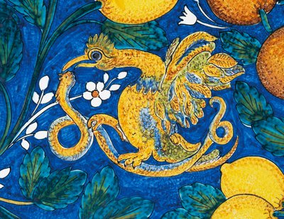 Citrusfrugter, blomster og fugle på blå baggrund, dekorativ borddetalje, majolika, emaljeret lavasten, Salvatore Gurreri-produktion, Caltagirone, Sicilien, Italien, 20. århundrede af Salvatore Gurreri manufacture