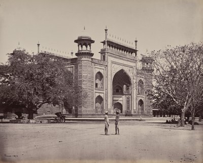 Agra. Porten til haverne omkring Taj Mahal af Samuel Bourne