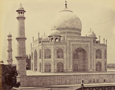 Agra; Taj, set fra hjørnet af firkanten af Samuel Bourne