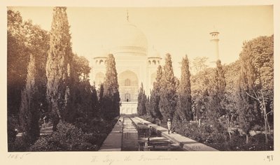 Agra; Taj set fra springvandet af Samuel Bourne