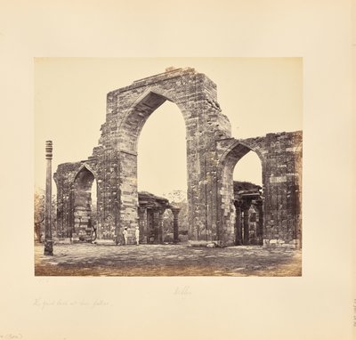 Delhi; Kutub Minar, den Store Bue og Jernsøjlen af Samuel Bourne