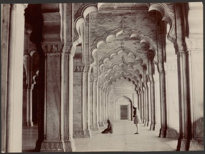 Interiør i Perlemoskeen, Agra af Samuel Bourne