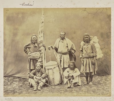 [Bjergarbejdere i Shimla med Khiltas og Dandy]. af Samuel Bourne