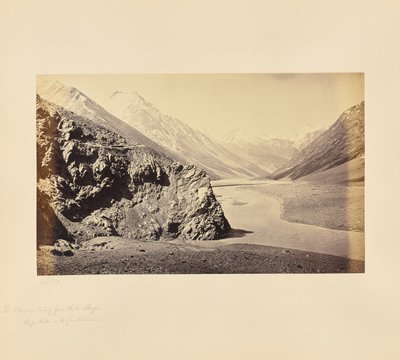 Chandra-dalen fra Chota Shigri - Shigri-toppene i det fjerne af Samuel Bourne