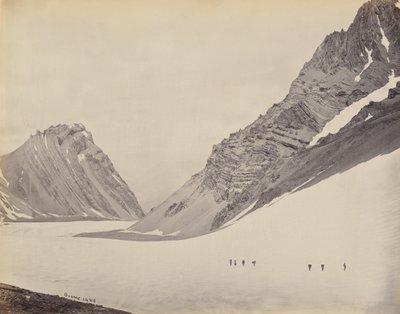 Manirung-passet, 1866. af Samuel Bourne