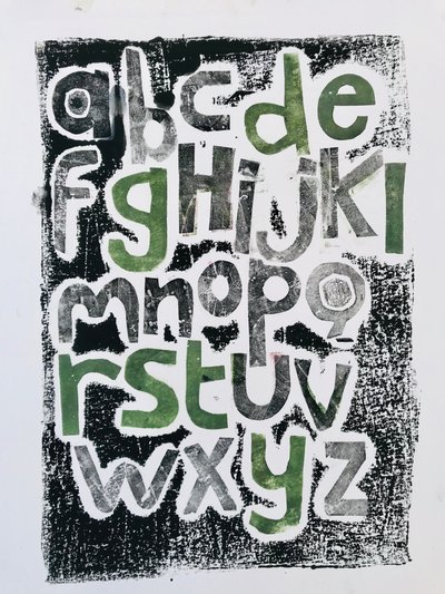 Alfabet, 2020, (monoprint) af Sarah Thompson Engels