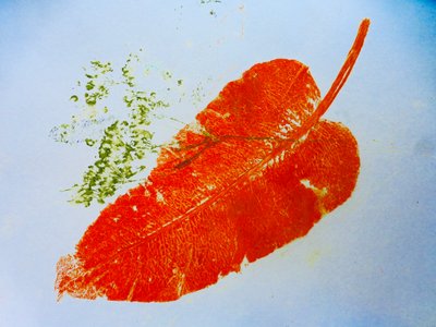 Orange blad (monoprint på papir) 2020 af Sarah Thompson Engels