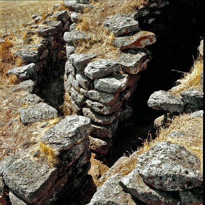 Nuragisk kultur (nuraghi) Sardinsk: ruinerne af den nuragiske by på det megalitiske område Losa: et af forsvarstårne. 15. århundrede f.Kr. Abbasanta Sardinien Italien af Sardinia Nuragic Civilization