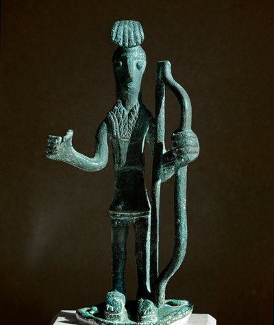 Nuragisk kultur (nuraghi) sardinsk: statuette af en kriger, der trækker en bue (spyd mangler) i bronze. 8.-7. århundrede f.Kr. Cagliari, Nationalt Arkæologisk Museum, Sardinien, Italien af Sardinia Nuragic Civilization
