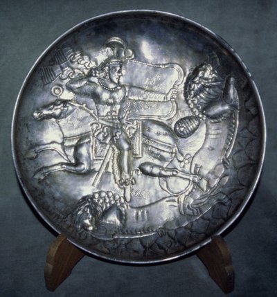 Fad forestillende Kong Ardashir II (r.379-86), fra Sari, Mazandaran, ca. AD 380 (jaget og indskåret sølv) af Sasanian School