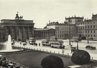 Berlin: Pariser Platz (s/h foto) af Sasha Stone