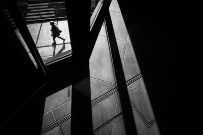 Arkitektonisk skyggespil af Satoshi Hata