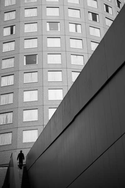 Geometrisk byvandrer af Satoshi Hata