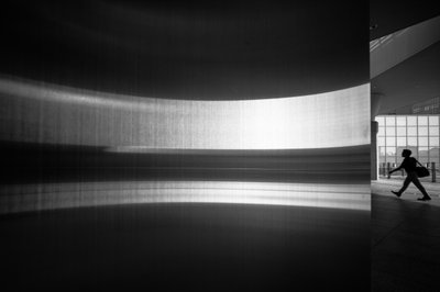 Modern Light Walk af Satoshi Hata