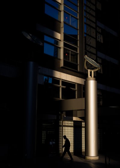 Byens lys og skygge af Satoshi Hata