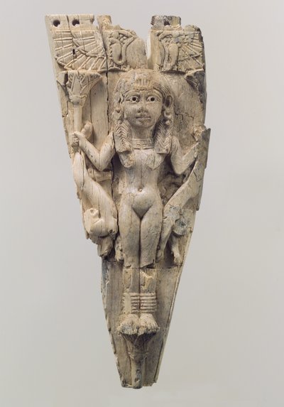 Hestefrontlet udskåret i relief med en kvindeskikkelse flankeret af løver, ca. 9.–8. århundrede f.Kr. (elfenben) af School Assyrian