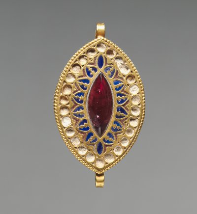Mandelformet vedhæng, 400-600 (guld, lapis lazuli, granat og glas) af School Byzantine
