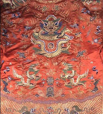 Kinesisk dragekåbe (broderet terracotta silke) af School Chinese