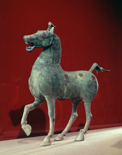 Hest, fra Wu-wei, Kansu, det østlige Han-dynasti (bronze) af School Chinese