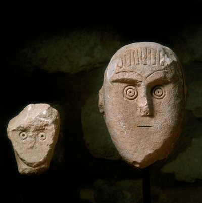 Koniske hoveder, fra et begravelsesmonument fundet i Daunia af School Daunian