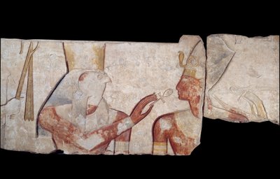 Gammel egyptisk kunst: Kong Ramses II bliver introduceret til guderne Horus, Amon og Hathor, som giver ham liv og kongelige insignier. Lavt kalkstensrelief fra templet Ramses II a Abydos Omkring 1250 f.Kr. 19. dynasti. Nyt imperium. Paris, Musée du Louvre af School Egyptian
