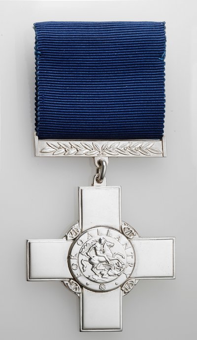 George Cross (sølv med silkebånd) af School English