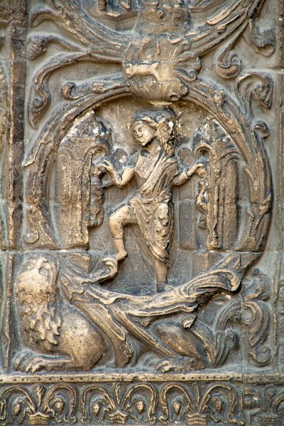 Gotisk kunst: Piedroit af den højre portal på den vestlige facade af basilikaen Saint Denis, der repræsenterer markernes arbejde: januar. Saint-Denis, Frankrig af School French
