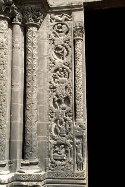 Gotisk kunst: Piright af portalen til højre for den vestlige facade af basilikaen Saint Denis, der repræsenterer markernes arbejde (til venstre). Saint-Denis, Frankrig af School French