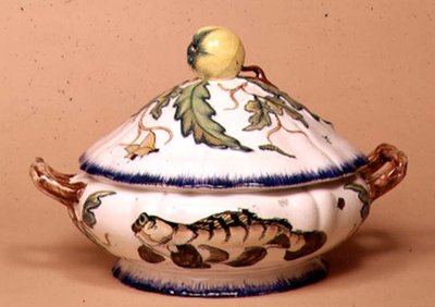 Terrin af Leboeuf et Milliet, dekoreret af Rousseau efter Bracquemonds design (fajance) af School French